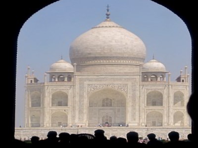 Taj mahal - through the main gate