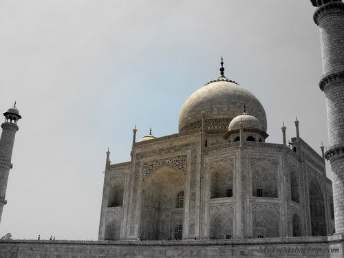 taj mahal up close in evening